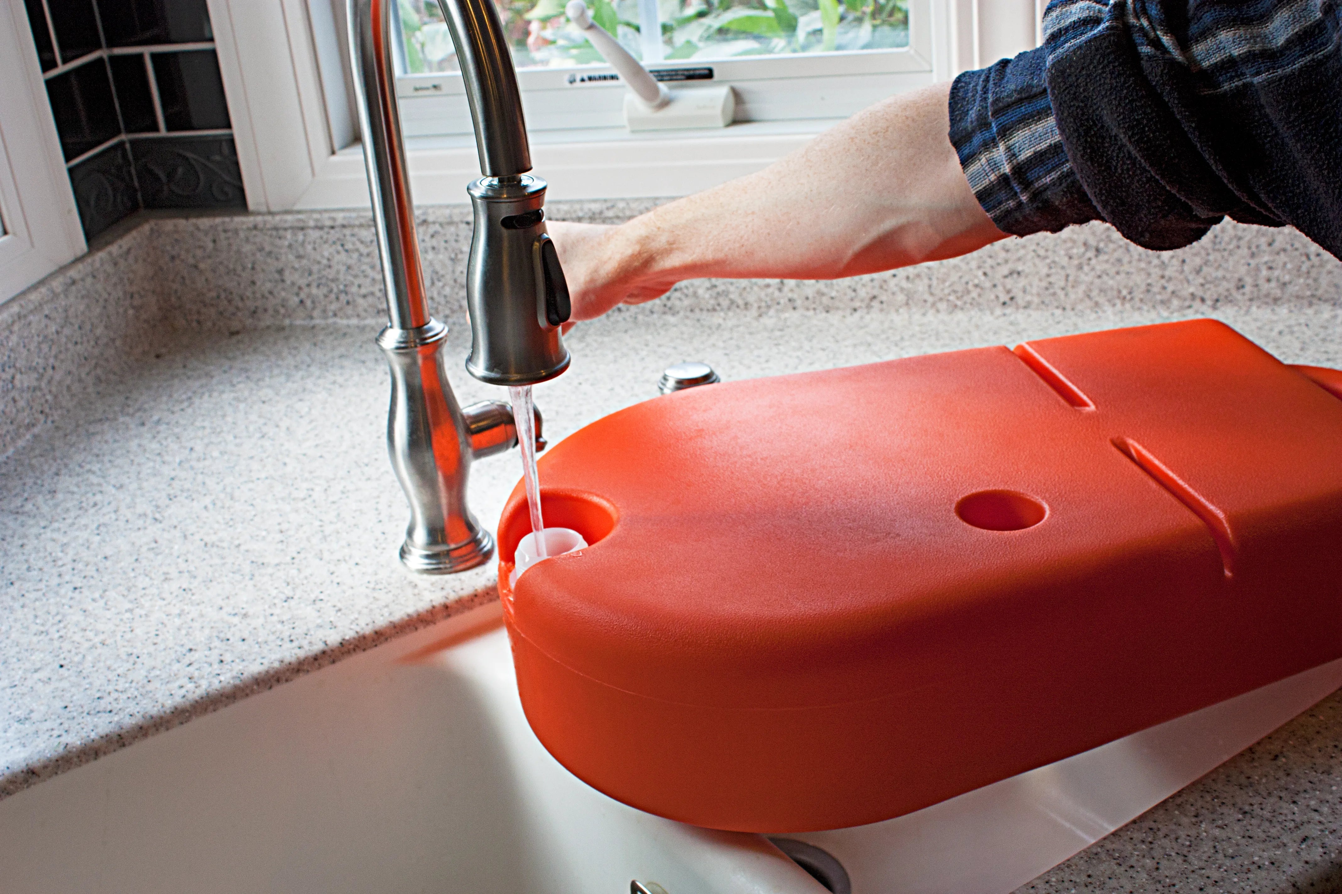 Working Dog Travel Feeder and Field Hydration System | Dine N Dash