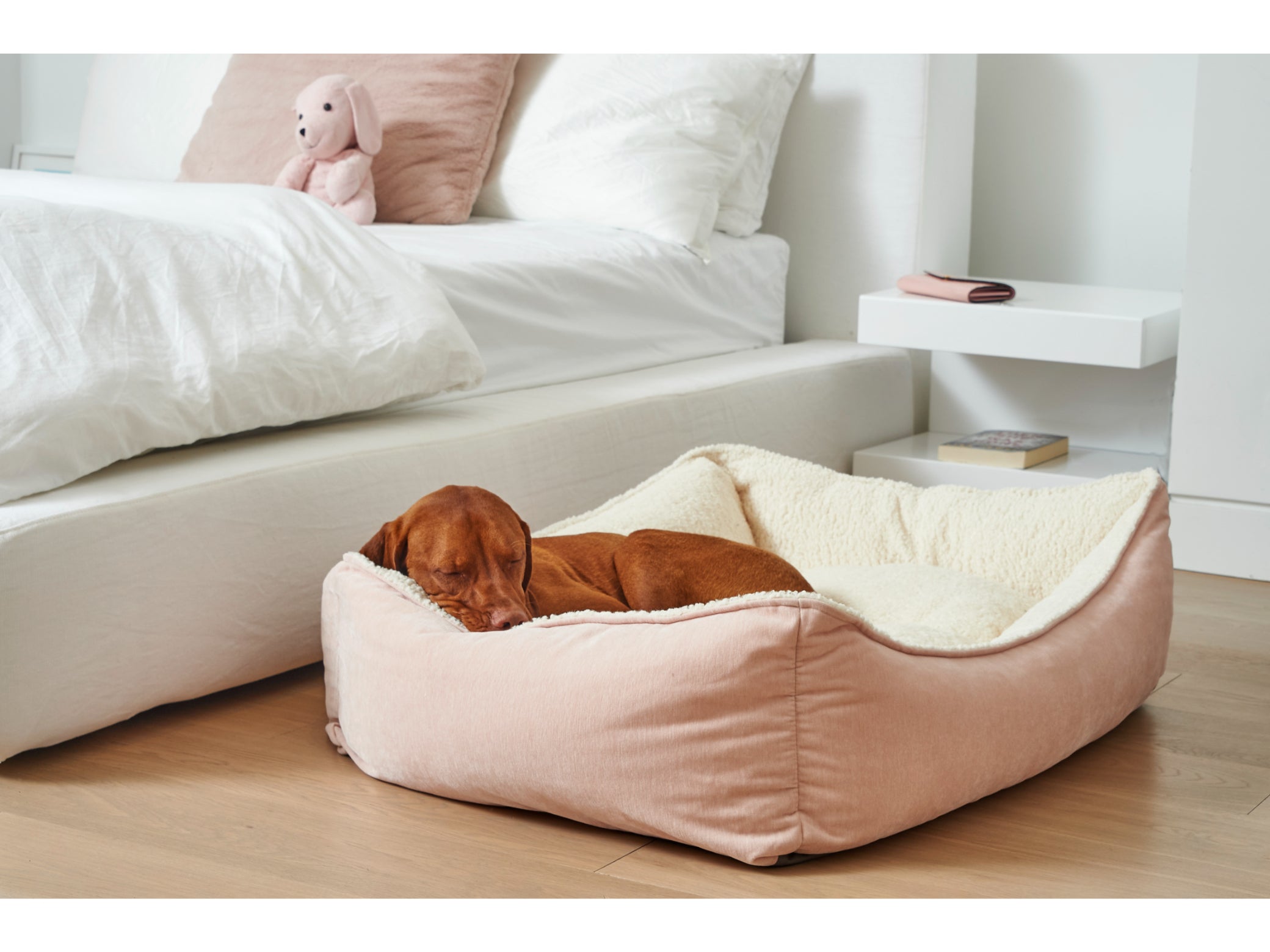 Scoop Bed – European‑Style Luxury Dog Bed with Pinched Edge Trim